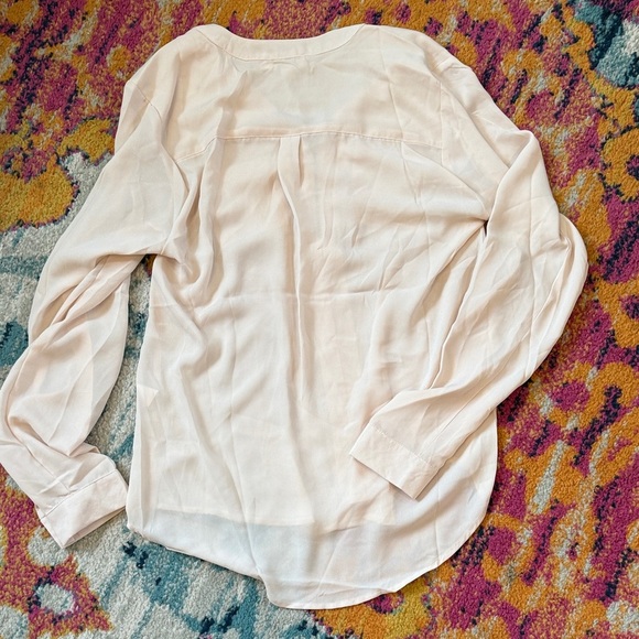 Elegant Light Pink Blouse with Zipper - Picture 5 of 5